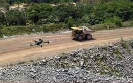 Dùng drone ngăn chặn khai thác vàng trái phép