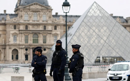 Trộm đột nhập bảo tàng Louvre, lấy đi nhiều báu vật vô giá