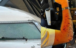 'Mảnh vỡ vũ trụ' đâm vào buồng lái máy bay ở độ cao 11.000m