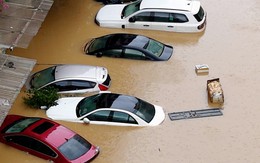 Choáng với hóa đơn 9 chữ số sửa chữa ô tô ngập nước, bằng 90% giá xe mới: Bảo hiểm có bồi thường?