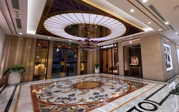 Ngắm tòa nhà đầu tiên kết nối với ga metro: Nơi Hermès, Dior, Bvlgari hội tụ, từng 'nằm trong tay' tỷ phú Phạm Nhật Vượng