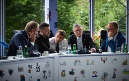 Ông Zelensky "trắng tay" về nước: 35 đồng minh tề tựu, mời ông Trump làm "chủ tọa" cuộc chơi lớn về Ukraine