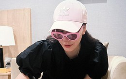 Ngoại hình nữ ca sĩ ở biệt thự 600m2, sở hữu nhà từ Nam ra Bắc, 45 tuổi kết hôn, lần đầu công khai có con