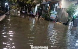 Nước ‘bủa vây’ khu dân cư Đà Nẵng trong đêm