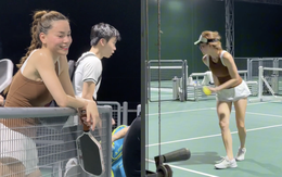 Tóm dính Hồ Ngọc Hà trên sân pickleball: Đôi "kiếm Nhật" nhìn mê tít, mặt mộc chấm vội 0 điểm!
