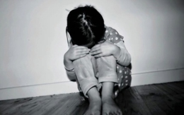 Bé gái 9 tuổi ở TP HCM bị mẹ bạo hành