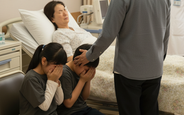 Cả nhà gặp "đại họa" vì kiểu đựng canh vừa quen vừa tiện của người Việt: Mẹ ung thư, con dậy thì sớm