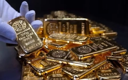 Căng thẳng trừng phạt giữa các nước lớn tác động mạnh lên giá vàng