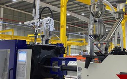 Trung Nguyên TNT cung cấp hệ thống phụ trợ cho máy ép nhựa tại nhà máy FDI