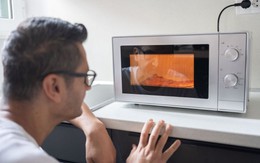 Dùng lò vi sóng 30 năm tôi mới biết tới nút "thần kỳ" này: Giúp thức ăn chín đều, ngon khó cưỡng