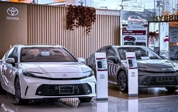 Loạt xe hybrid chạy đua giảm giá dịp cuối năm