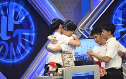 Hóa ra đây là món quà đặc biệt Quán quân Olympia 2025 tặng 3 "đối thủ" của mình