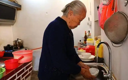 Một người rửa bát, cả nhà mắc bệnh? 4 thói quen rửa bát sai lầm, ai cũng nên bỏ ngay!