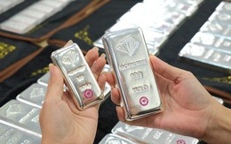 Giá bạc lao dốc