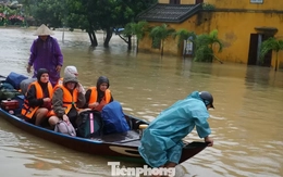 Khẩn cấp sơ tán du khách rời Hội An
