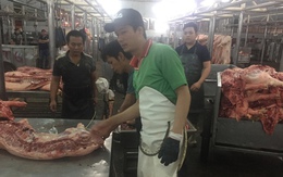 Giá heo hơi hôm nay, 29-10: Bất ngờ với giá thịt heo ở chợ đầu mối