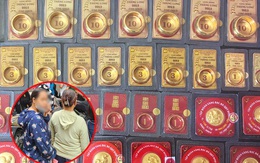 Người phụ nữ ở Hà Nội mang 120 chỉ vàng đi bán đúng ngày giá “tuột dốc”, tiết lộ giá mua vào mà choáng