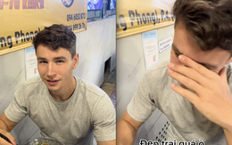 Đang đi ăn mì Quảng, khách Tây ngượng đỏ cả mặt khi gặp phải tình huống không ngờ tới