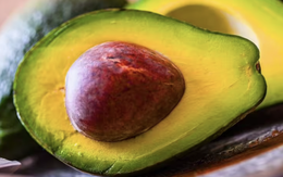 Mẹo bảo quản bơ chín tươi ngon suốt tuần mà không bị thâm - không phải ngâm nước!