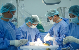 Anh ruột hiến gan cứu em trai 'từ cõi chết'