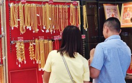 Nghịch lý tại Thái Lan: Giá vàng thật lập kỷ lục, người dân đổ xô mua... vàng giả