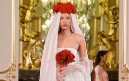 Quán quân The Face Tú Anh làm vedette, diện chiếc váy cưới tinh khôi giữa “Vườn địa đàng” của NTK Hà Linh Thư