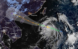 Bão số 11 Matmo thành cuồng phong khi vào biển Đông, gió giật 125 km/h