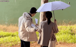 Cặp sao Vbiz công khai tình tứ sau 4 năm bị đồn hẹn hò: Nhà gái đẹp như Lưu Diệc Phi, nhà trai triệu người mê đắm