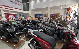 Qua thời hoàng kim, đại lý xe máy chật vật rao bán từng chiếc