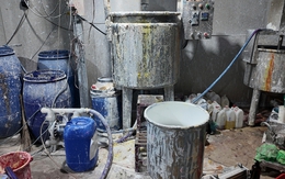 Xưởng sản xuất mỹ phẩm nhìn "nổi da gà" vừa bị Công an TP HCM triệt phá