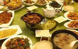 Đi họp lớp, bữa ăn tốn hơn 3 triệu: Chứng kiến hành động của bạn cũ khi ấy, tôi thề sẽ không bao giờ có lần sau