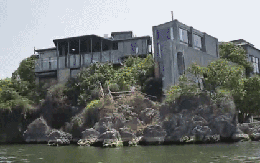 Nữ nghệ sĩ 30 năm không ăn cơm sở hữu biệt thự "cung trăng - mặt trời" đẹp nhất thế gian