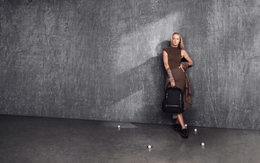 Cuộc “hội ngộ” không ngờ của golfer số 1 thế giới và huyền thoại đua xe F1 trong chiến dịch đặc biệt