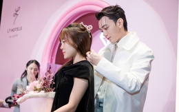 Vừa ủng hộ nửa tỷ đồng cho người dân vùng bão, người hâm mộ nam ca sĩ này tiếp tục chi 400 triệu đồng đấu giá làm từ thiện