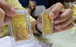 Vàng miếng trở lại đường đua