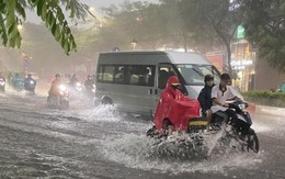 Nóng: Hà Nội xảy ra mưa dông ở nhiều nơi, cảnh báo ngập ở hàng loạt tuyến phố