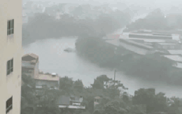 Khoảnh khắc khiến cả khu phố Hà Nội rùng mình sáng 7/10!