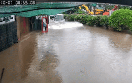 Khoảnh khắc khiến bao người "đứng tim" trên phố Hà Nội sáng 7/10: 13 giây gây tranh cãi