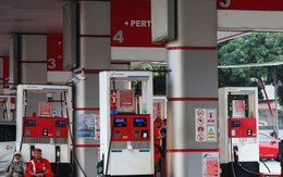 Indonesia cạn nhiên liệu diện rộng, người dân xếp hàng 30 phút chỉ để mua xăng: Chuyện gì đang xảy ra?