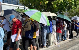 Đà Nẵng: Người dân xếp hàng từ tờ mờ sáng nộp hồ sơ mua nhà ở xã hội