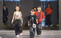 Rapper 8 tuổi “Em bé chất” làm vedette, khuấy động sàn diễn thời trang nhí