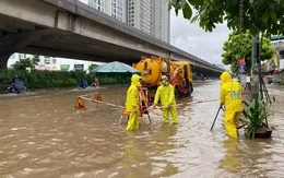 Trời hửng nắng, Hà Nội vẫn còn nhiều điểm ngập sâu