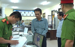Công an bắt tạm giam 2 cán bộ ở Huế