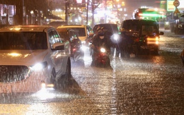 Đến lượt TP.HCM mưa và ngập!