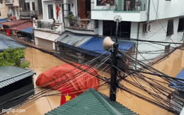 Tung tích ô tô trôi ở Thái Nguyên khiến cả MXH xôn xao sáng 9/10, gia đình đăng bài cầu cứu