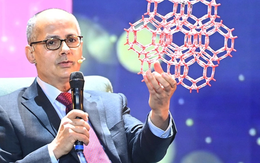 GS thắng giải thưởng của tỷ phú Phạm Nhật Vượng vừa được Nobel vinh danh: "Tôi có một tuổi thơ gian khó"