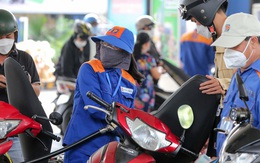 Giá xăng dầu đồng loạt giảm, xăng RON 95 về dưới mốc 20.000 đồng/lít