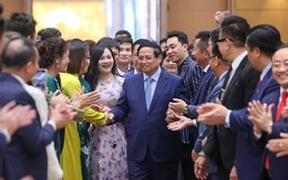 Thủ tướng gặp lãnh đạo Hòa Phát, FPT, PVN, EVN, TH... nhân Ngày Doanh nhân Việt Nam