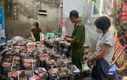 Phát hiện gần 1,7 tấn xúc xích không rõ nguồn gốc ở Hà Nội