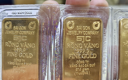 Tối 1-11, giá vàng miếng SJC trên thị trường tự do tiếp tục lao dốc